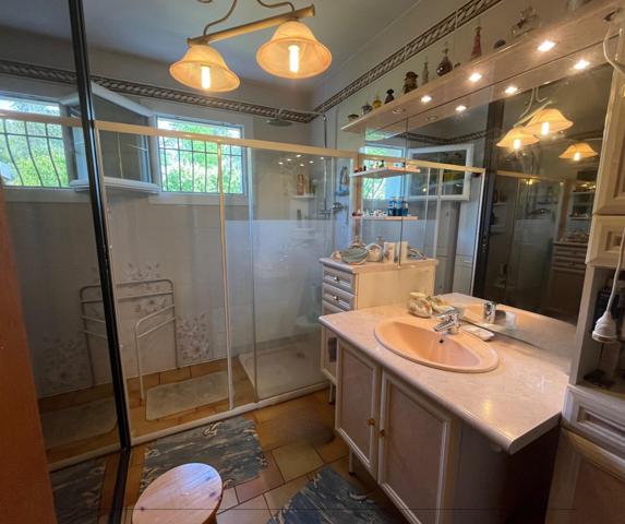 Maison lumineuse avec piscine, sous-sol intégral et jardin – proche Ribérac centre