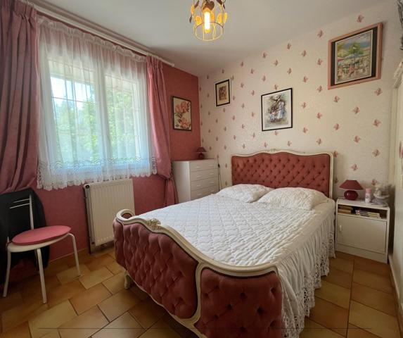 Maison lumineuse avec piscine, sous-sol intégral et jardin – proche Ribérac centre