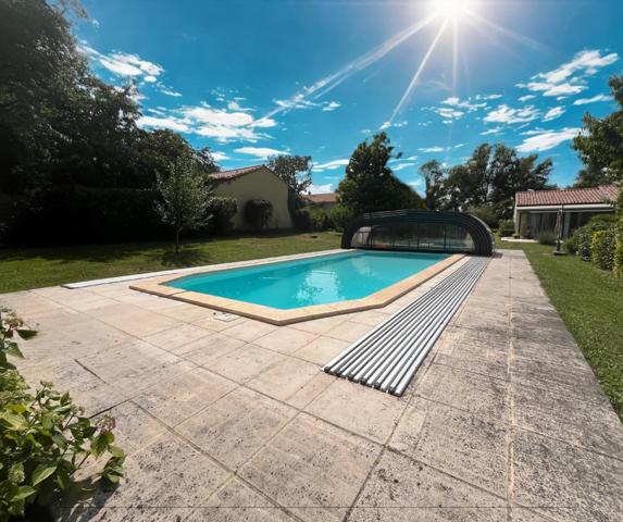 Maison lumineuse avec piscine, sous-sol intégral et jardin – proche Ribérac centre