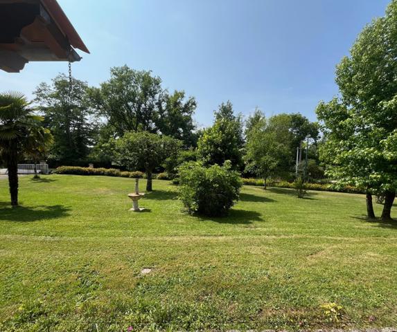 Maison lumineuse avec piscine, sous-sol intégral et jardin – proche Ribérac centre