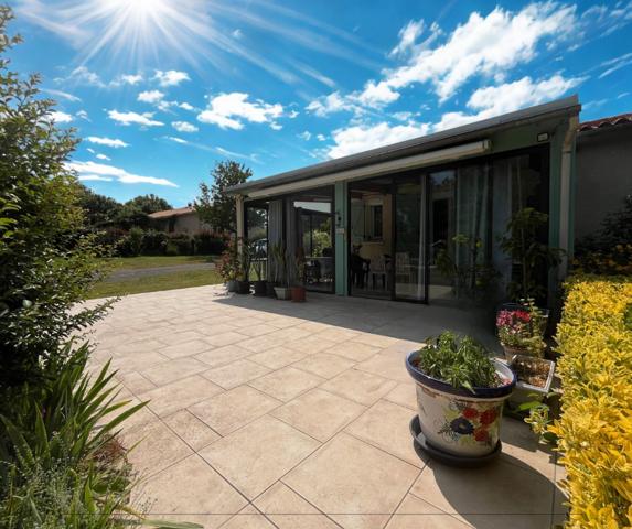 Maison lumineuse avec piscine, sous-sol intégral et jardin – proche Ribérac centre
