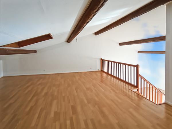 Trévoux (01600) Trévoux - À vendre – Appartement T3 de 49 m² avec balcon terrasse perché sur la Saône