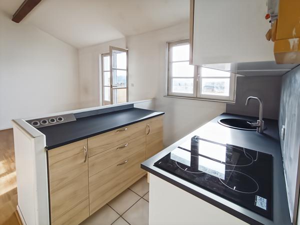 Trévoux (01600) Trévoux - À vendre – Appartement T3 de 49 m² avec balcon terrasse perché sur la Saône