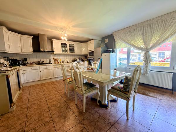 Maison 1960 202 m2 Habitable , 5 chambres + Locatif .... , Lille