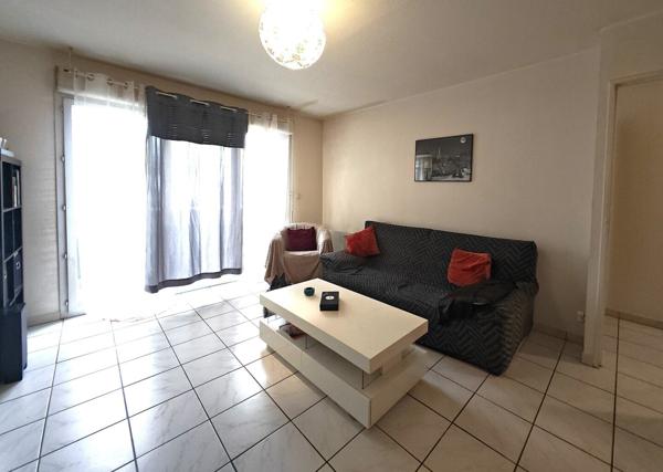 T2, parking souterrain, piscine 178 000 € H.A.I.*