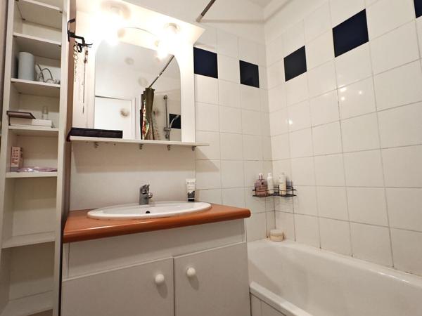 T2, parking souterrain, piscine 178 000 € H.A.I.*