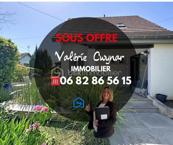 TROP TARD SOUS OFFRE! VOUS SOUHAITEZ VENDRE VOTRE MAISON? CONTACTEZ MOI
✨En Exclusivité chez BSK Immobilier! Découvrez cette charmante maison des années 60, édifiée sur un sous-sol complet, située dans un environnement calme et recherché, à l'abri des regards.

🏠Dès l'entrée, vous serez accueilli par une véranda lumineuse. Le rez-de-chaussée comprend également une seconde entrée, un agréable salon-séjour avec accès direct à la terrasse, une cuisine aménagée et équipée ainsi qu'un WC indépendant.

À l'étage, un palier dessert trois chambres, une salle de bain.

Le sous-sol complet offre de beaux espaces annexes comprenant un garage pour une voiture, une buanderie/chaufferie, une cave et un espace de stockage.

À l'extérieur, un carport permet de stationner un second véhicule. Vous profiterez également d'un terrain entièrement clos, sans vis-à-vis, dans un cadre paisible, idéal pour les moments de détente en famille.

❤️ Les atouts de ce bien :
Fenêtres PVC double vitrage avec volets roulants isolés et centralisés
Électricité  refaite
Climatisation réversible
Bordures de toit et frisette en alu 
Deux belles terrasses pour profiter pleinement des extérieurs
Sous-sol complet
Garage et carport
Terrain clos et sans vis-à-vis
Environnement calme

⛳️ A seulement 10 minutes du centre ville, à proximité de l'arrêt de bus, de l'autoroute et du centre commercial.

Cette maison entretenue avec soin offre un cadre de vie agréable et de belles prestations. Une opportunité à ne pas manquer ! Contactez-moi pour plus de renseignements.