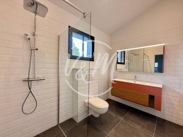Maison neuve à vendre à Andernos- Villa neuve de plus de 155m² avec 4 chambres, terrasses et jacuzzi à vendre à Andernos côté bassin plage à pied ANDERNOS MAURET