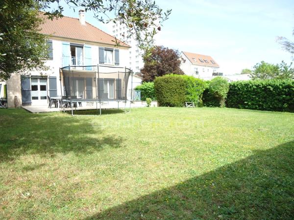 MONTMAGNY(95) - Maison 7 pièces / 5 chambres - 577 500 € FAI