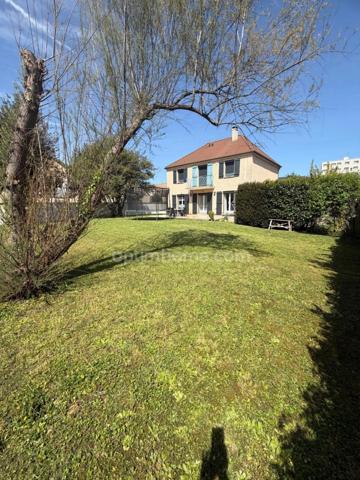 MONTMAGNY(95) - Maison 7 pièces / 5 chambres - 577 500 € FAI