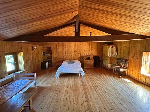 Maison en pierre de 222m² à vendre en campagne à proximité d'AIZENAY avec piscine et grange