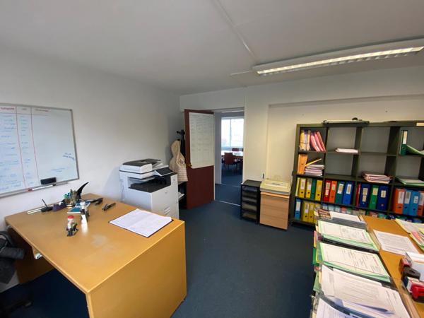 Bureau 5 pièces - 99 m²