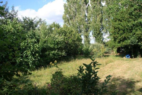 Terrain constructible en zone résidentielle