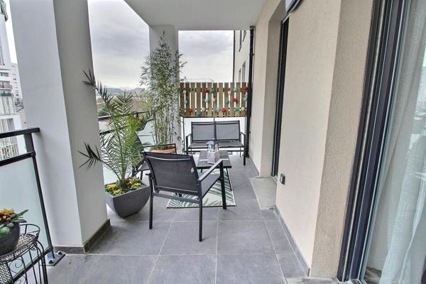 Appartement à vendre    3 pièces • 63 m2 Marseille 10