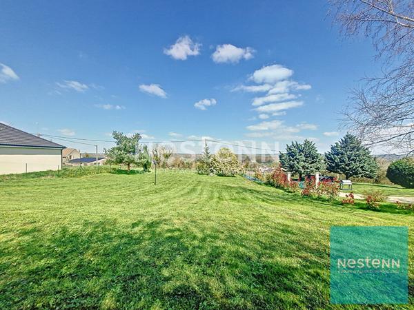 Terrain constructible, joliment arboré, dans un quartier calme à 5 minutes de Villeneuve-la-Guyard