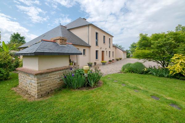 Maison à vendre LE RHEU - 8 pièces /220 m² Habitable/ 1500 m² de terrain / Double Garage