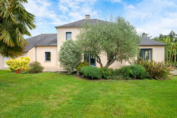 Maison à vendre LE RHEU - 8 pièces /220 m² Habitable/ 1500 m² de terrain / Double Garage