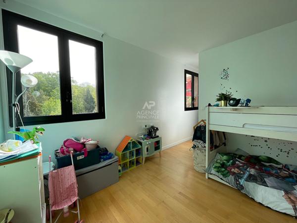 CHAVILLE - Appartement 4 pièces avec balcon et box €470 000 ** - Référence 696-C