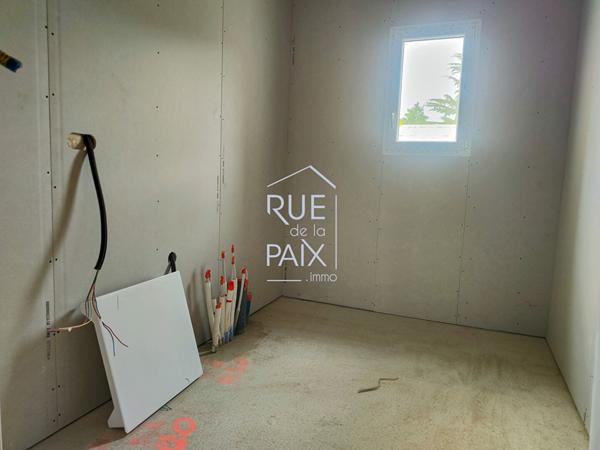 86100 CHATELLERAULT PAVILLON NEUF en état futur d'achèvement 124m² + garage. 772m² de terrain