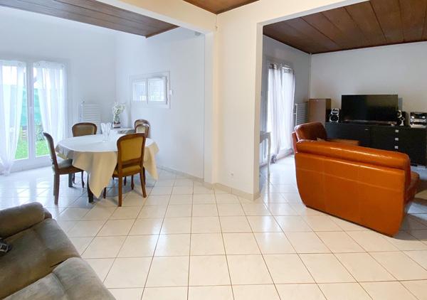 VAURÉAL - LA MAISON FAMILIALE QUI A TOUT POUR PLAIRE !!!