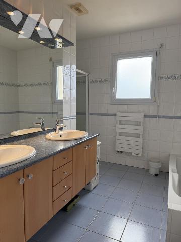 Maison traditionnelle contemporaine