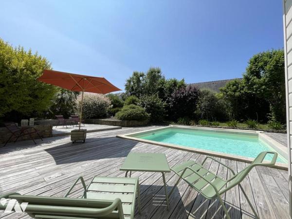 Noyalo – Maison familiale de 200 m² avec piscine et terrasse de 160 m² - DPE B