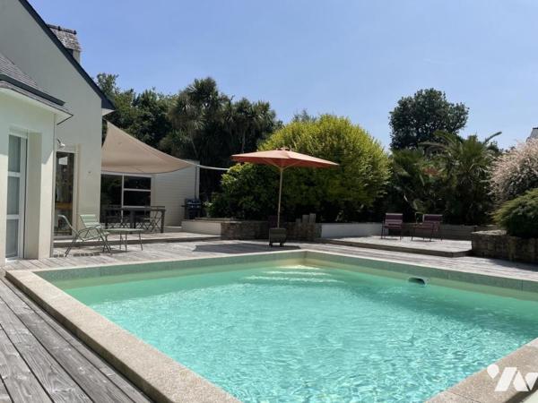Noyalo – Maison familiale de 200 m² avec piscine et terrasse de 160 m² - DPE B