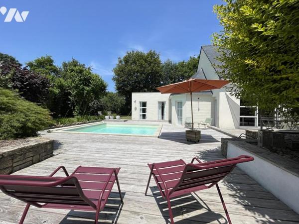 Noyalo – Maison familiale de 200 m² avec piscine et terrasse de 160 m² - DPE B