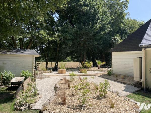 Noyalo – Maison familiale de 200 m² avec piscine et terrasse de 160 m² - DPE B