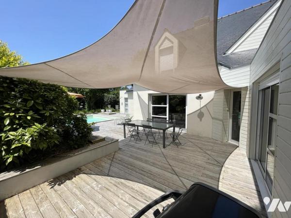 Noyalo – Maison familiale de 200 m² avec piscine et terrasse de 160 m² - DPE B
