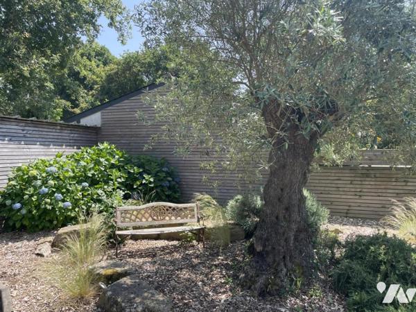 Noyalo – Maison familiale de 200 m² avec piscine et terrasse de 160 m² - DPE B