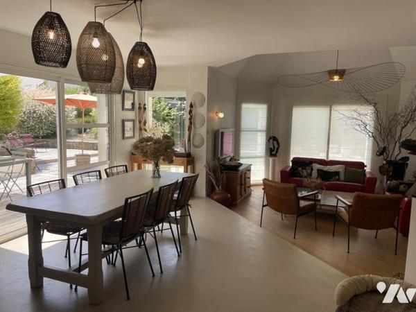 Noyalo – Maison familiale de 200 m² avec piscine et terrasse de 160 m² - DPE B