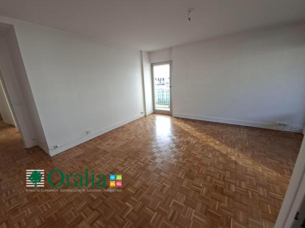 Appartement · Location Paris (75011) 3 pièces · 74m²