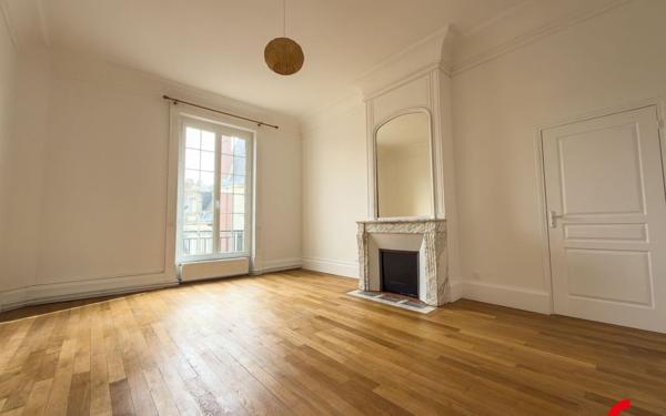 Appartement à louer    4 pièces •  Péronne