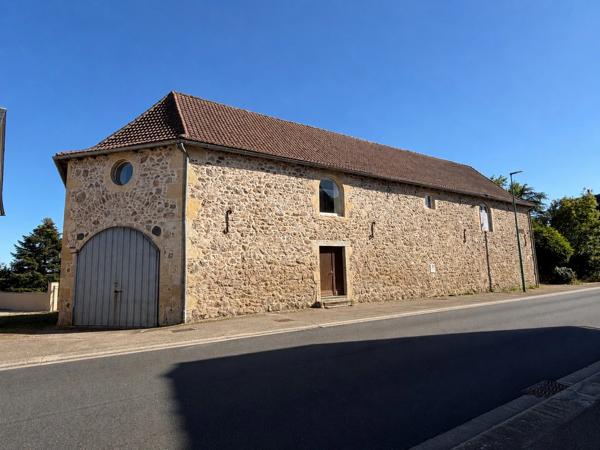 MAISON DE CARACTERE AVEC ESPACE PROFESSIONNEL INDEPENDANT - PARC 3000 M2