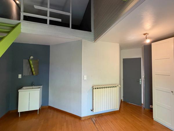 MAISON DE CARACTERE AVEC ESPACE PROFESSIONNEL INDEPENDANT - PARC 3000 M2