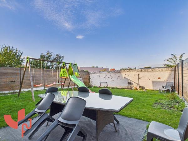 Maison semi-individuelle par le garage, 4 pièces, 2 parkings