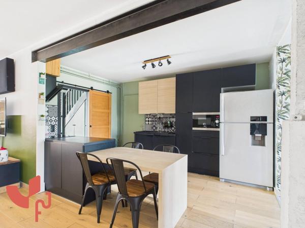 Maison semi-individuelle par le garage, 4 pièces, 2 parkings