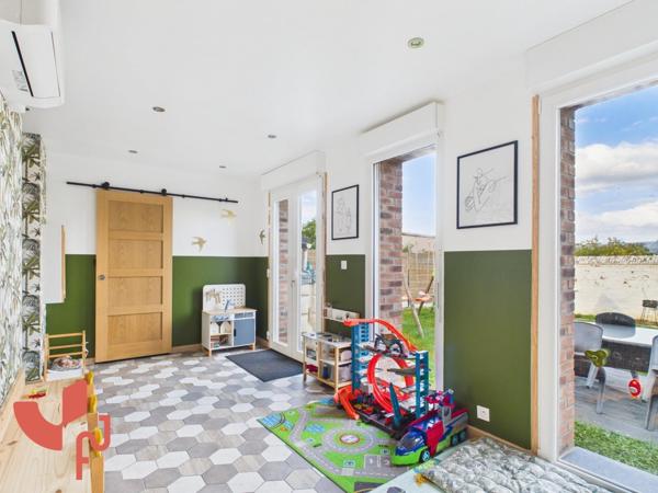 Maison semi-individuelle par le garage, 4 pièces, 2 parkings