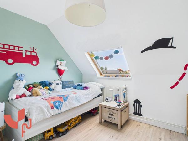 Maison semi-individuelle par le garage, 4 pièces, 2 parkings