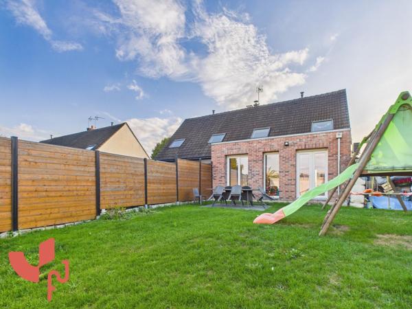 Maison semi-individuelle par le garage, 4 pièces, 2 parkings