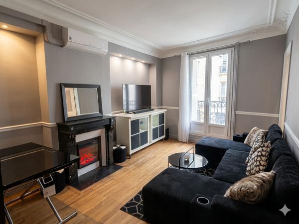 À vendre - T2 rénové 40m2 avec balcons - Bassin de la Villette (Paris 19e)