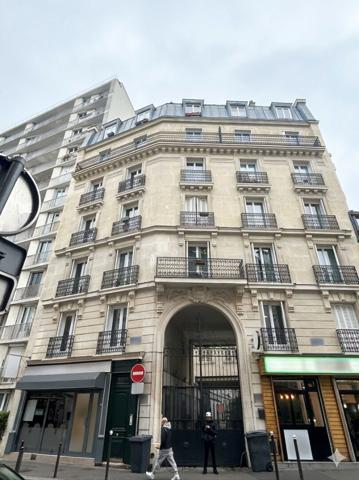 À vendre - T2 rénové 40m2 avec balcons - Bassin de la Villette (Paris 19e)