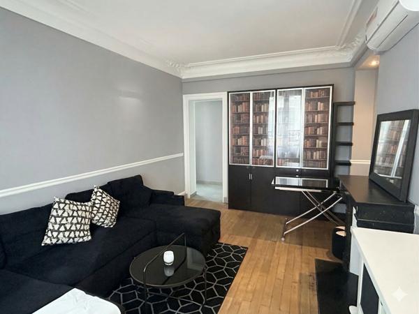 À vendre - T2 rénové 40m2 avec balcons - Bassin de la Villette (Paris 19e)