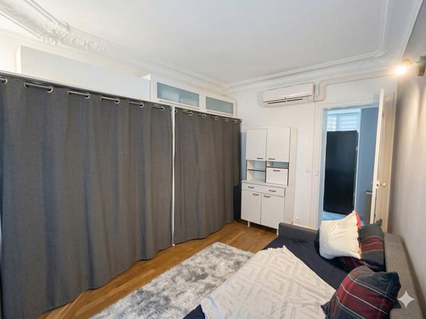À vendre - T2 rénové 40m2 avec balcons - Bassin de la Villette (Paris 19e)