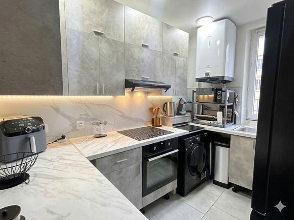 À vendre - T2 rénové 40m2 avec balcons - Bassin de la Villette (Paris 19e)