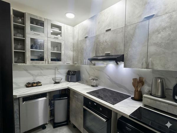 À vendre - T2 rénové 40m2 avec balcons - Bassin de la Villette (Paris 19e)