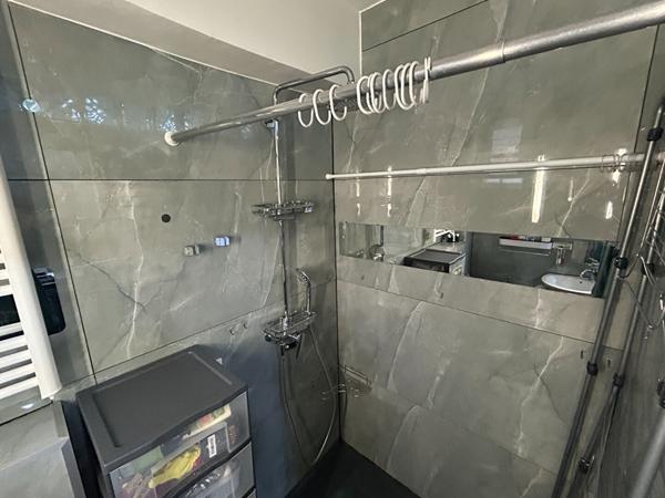 À vendre - T2 rénové 40m2 avec balcons - Bassin de la Villette (Paris 19e)