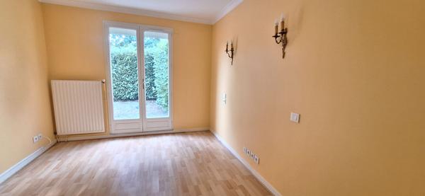 À vendre : Appartement contemporain  T 3  , plain pied avec grande terrasse , jardin  et garage  à Bourg-en-Bresse !