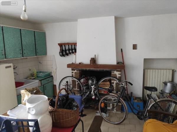 Maison à vendre à Ambrières-les-Vallées en Mayenne (53300), ref : 53075DLS24046